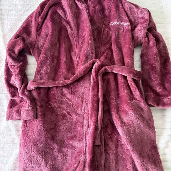 Calvin Klein Rose Plush Robe - Picture 3 of 4